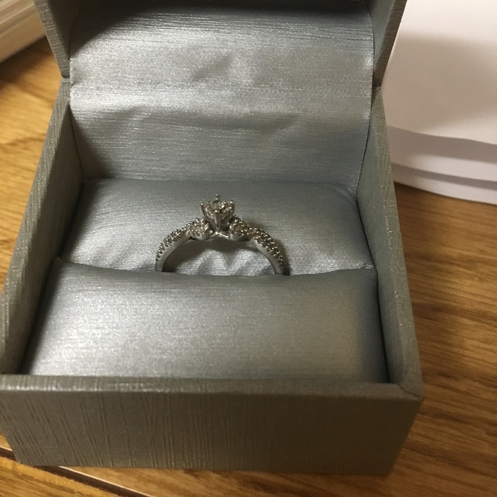 Zales ring - Picture 2 of 2